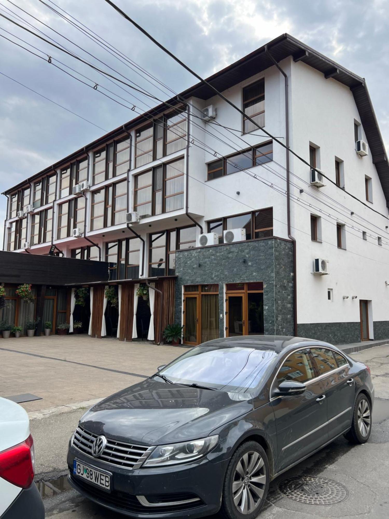 Hotel Palace Targu Jiu Exterior photo
