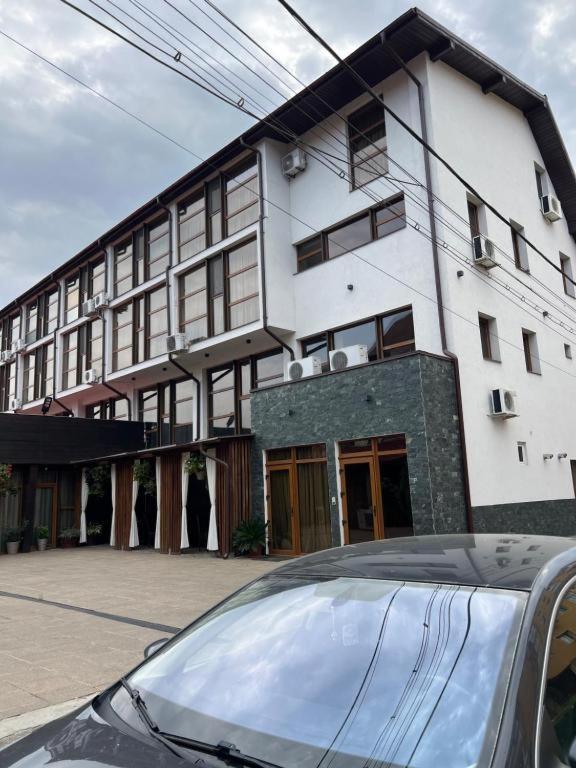 Hotel Palace Targu Jiu Exterior photo